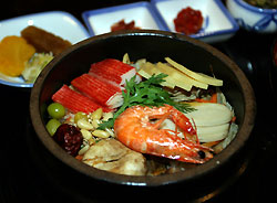 [맛따라 신앙따라] 서울 인사동 돌솥밥집 ‘조금(鳥金)’